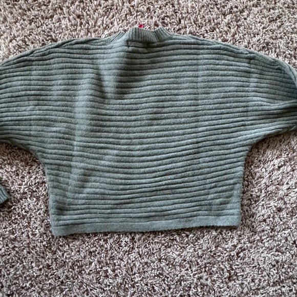 Pink Rose cropped sweater - Picture 4 of 4